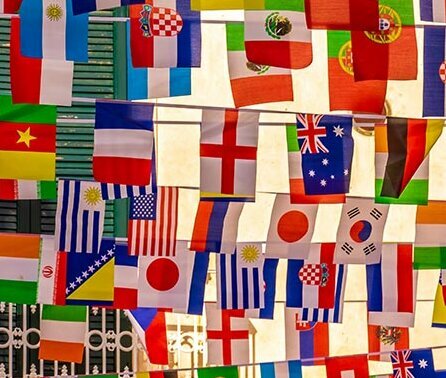 Flaggor från världens alla hörn.