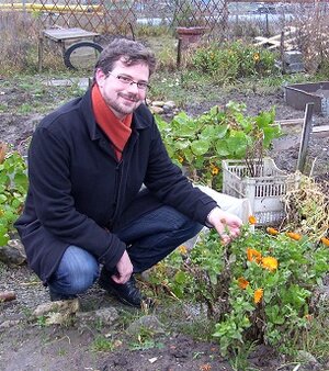 Edward Andersson var med att dra igång stadsodlingsprojektet i Västra hamnen i Malmö. Foto: Lisa Kron