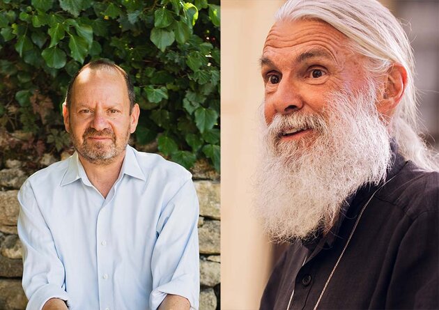 Philippe Sands i ljus skjorta på en trädgårdsbänk och Peter Halldorf i mörk skjorta inomhus