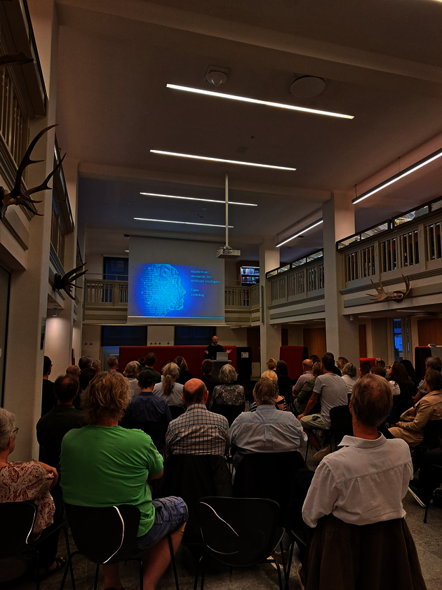 Bild på föreläsning i Läsesalen på Kulturnatten. Foto: Anja Hoppe.